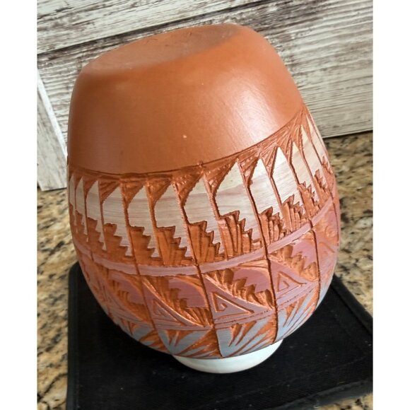 Navajo Art Pottery Vase Terracotta Etched Vintage 6” - Picture 8 of 9